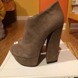 Aldo platform bootie! Suede perfect condition